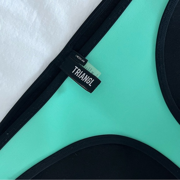 Triangl Bikini - Picture 3 of 4